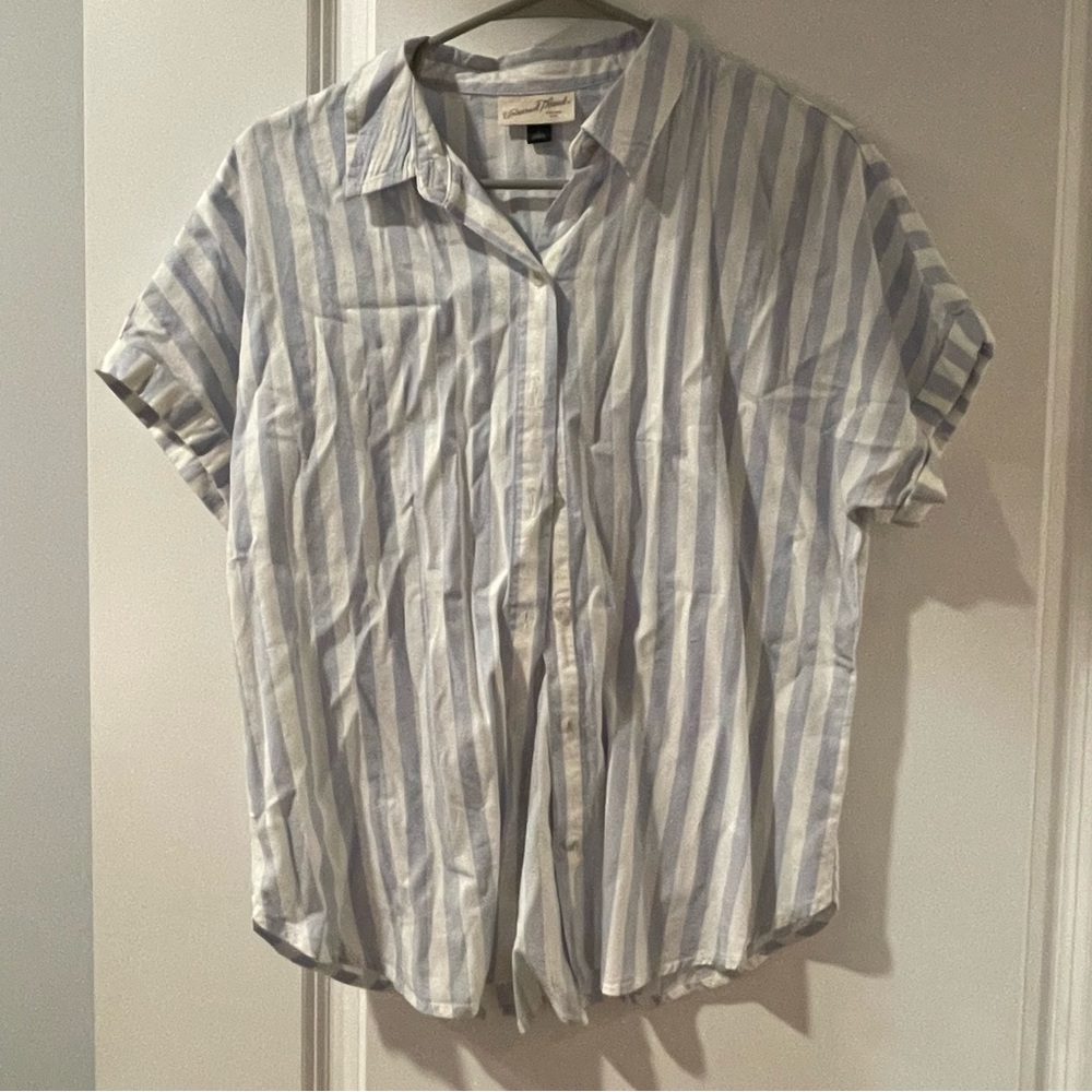 Universal Thread target button down short sleeve blue & white stripe size Small